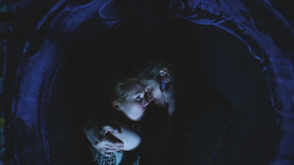 Alors il ne reste plus rien qu’une étreinte