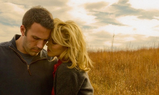 Alors quelques décisions essentielles (et quelques fuites destructrices) suffisent à raconter une histoire d’amour